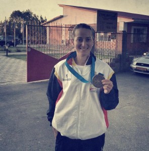 Fátima Gálvez con su medalla de bronce. Foto: Facebook
