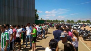 Colas en El Arcángel.