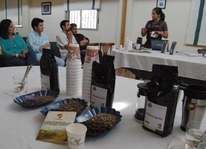 Fotografía de la cata de café hondureño organizada por la Fundación Etea. 
