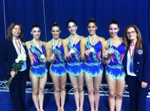 El combinado nacional posa con sus medallas. Foto: Club Liceo.