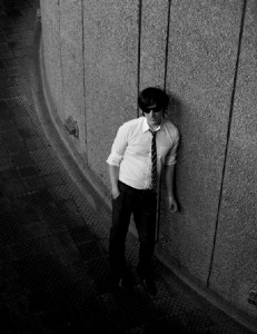 Álvaro Muñoz, vocalista y guitarra de Tarik y la Fábrica de colores. 