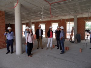 Ceballo visitando las obras.