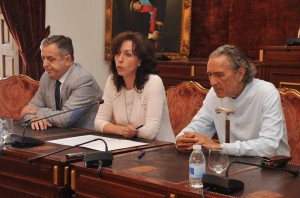 Firma del convenio entre la diputación y la Fundación Gala.