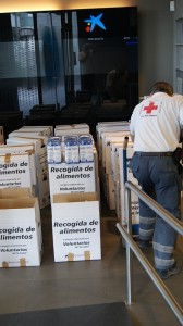 La Caixa dona a Cruz Roja Córdoba 2.000 kilos de alimentos y 3.000 euros. 