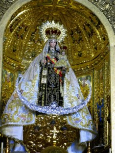 Nuestra Señora del Carmen Coronada