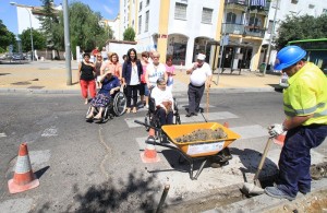 Ana Tamayo en su visita a las obras en Miralbaida. 
