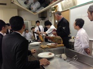 Profesionales japoneses durante el seminario de corte impartido en Matsuyama. 