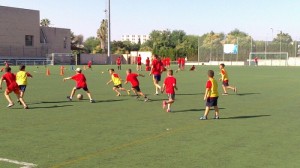 Imagen de algunos de los niños participando en actividades deportivas.