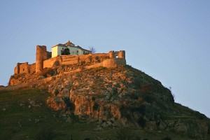 Castillo y Ermita de Carcabuey. / Foto: ayto. Carcabuey