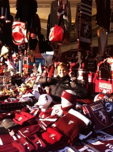 La cordobesa trabaja en un puesto fuera del estadio de fútbol. 