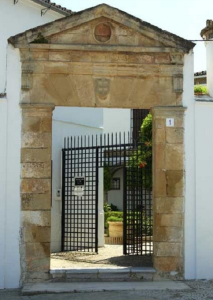 Puerta de entrada al Monasterio Madre de Dios de Baena. / Foto:minube.com