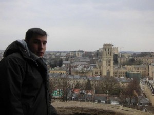 Pablo en Cabot Power un parque muy famoso en la ciudad de Bristol.