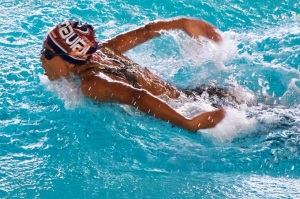 Una nadadora de Navial en un campeonato. Foto: Navial