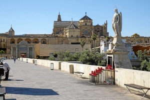 Puente Romano con las Mezquita- Catedral al fondo. 