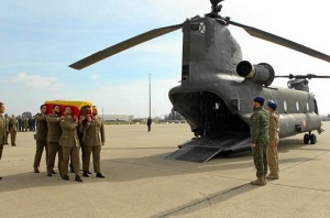 Llegado del féretro a Cerro Muriano. / Foto: Ministerio de Defensa.