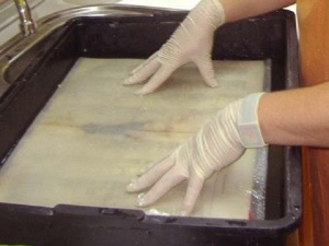 Restauración de documento. / Foto: encuadernavia.com