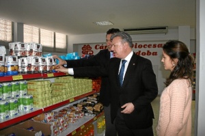 El subdelegado del Gobierno en Córdoba visita Cáritas. 