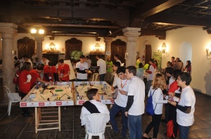 Alumnos durante la First Lego League. 