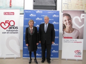 El presidente de la Confederación de Empresarios de Córdoba (CECO), Luis Carreto, y la directora de Cáritas Diocesanas de Córdoba, Mª Dolores Vallecillo