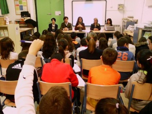 Imagen de la charla realizada por la delegada de Educación.