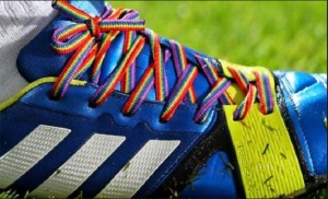 La plantilla del Rayo llevarán cordones arcoíris contra la homofobia.