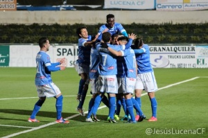 Los jugadores celebran el importante gol de la victoria