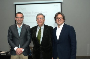 Luis de la Cruz, secretario de SAOM; José Andrés Moreno, tesorero de SAOM y Juan de la Haba, presidente de SAOM.