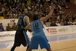 Miguel Ángel Conejero, pívot del Bball Córdoba, en un partido en Vista Alegre. Foto: Comunicación Bball