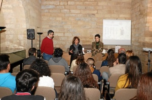 Miguel Ángel Sánchez, técnico del Archivo Histórico Provincial, Manuela Gómez, delegada de Educación, Cultura y Deporte, y Alicia Córdoba, directora del Archivo Histórico Provincial.