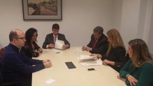 Momento de la firma.