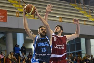 Dani Gama entrando a canasta en un partido reciente de Bball. Foto: Comunicación Bball