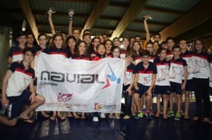 El Club Navial celebra el buen campeonato realizado. Foto: Federación andaluza de natación