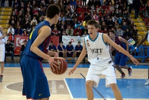 Luka Doncic, en el Real Madrid-Barcelona de la primera edición del Torneo Mezquita. Foto: Comunicación Bball