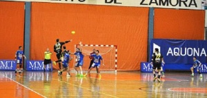 Imagen de un lance del partido. Foto: Ángel Xímenez.