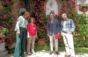 Entrega del galardón a la planta más singular de los Patios 2015. 