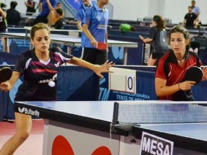 Laura Ramírez con su compañera. Foto: Cajasur Priego