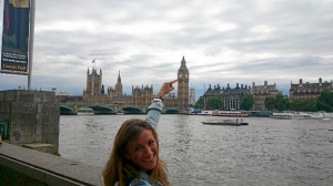 Desde hace un año la vida de Gema cambió, su hermana pequeña se fue a vivir con ella a Londres y desde entonces ella se siente más arropada que nunca.