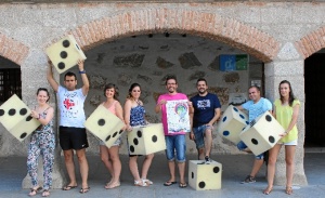 La Junta Directiva del Gran Juego de la Oca posa sonriente.