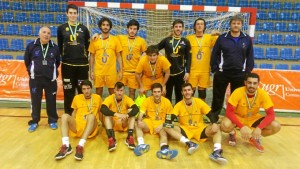 Imagen del equipo de balonmano masculino de la UCO.