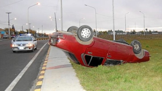 Detienen al conductor de un vehículo implicado en un accidente por dar positivo en el test de drogas