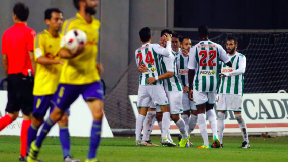 El Córdoba C.F. conquista Cádiz y pasa a la siguiente ronda de Copa del Rey (1-2)