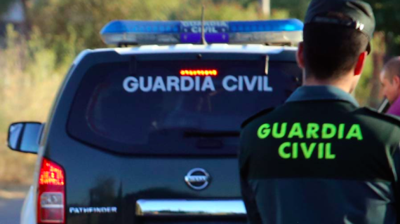 La Guardia Civil detiene en Puente Genil a un varón como supuesto autor de un delito de tenencia ilícita de armas y robo