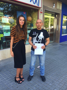 Nuestra redactora Cristina Abad y el ganador Manuel Arjona