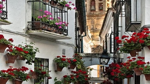 Granada espera a Córdoba en la final para ser elegida la ciudad más bonita de España