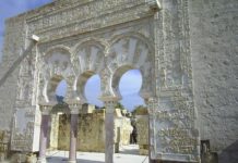 Puerta del Primer Ministro. Medina Azahara. / Foto: Wikipedia.