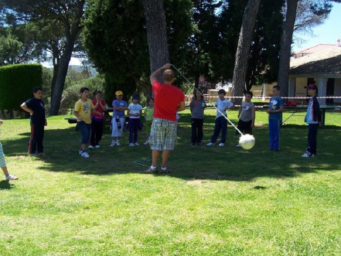 albergue cerro muriano prácticas niños monitor juego deporte
