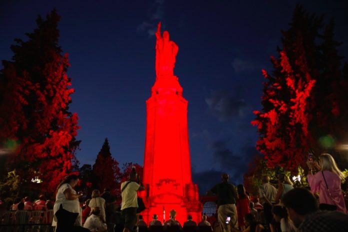 Córdoba brilla desde las Ermitas con la nueva iluminación del Sagrado Corazón de Jesús