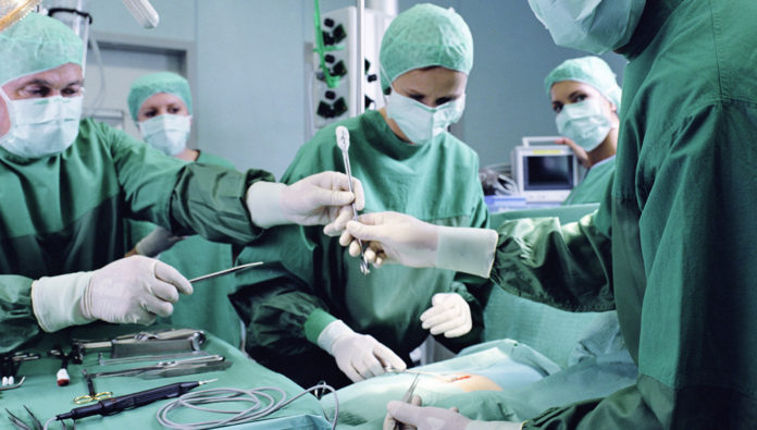 El Hospital Reina Sofía abrirá los quirófanos por las tardes para agilizar las listas de espera El Hospital Reina Sofía abrirá los quirófanos por las tardes para agilizar las listas de espera