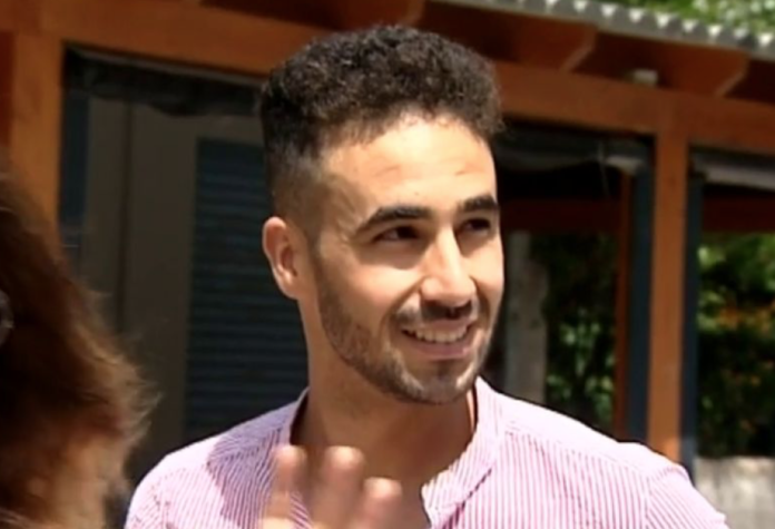 El héroe de La Línea de la Concepción: un camarero que escala por la fachada para apagar un fuego El héroe de La Línea de la Concepción: un camarero que escala por la fachada para apagar un fuego