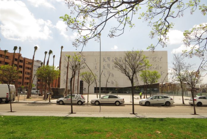 Juicio penal a una madre acusada de morder a su hija menor en el brazo y pegarle con un cepillo